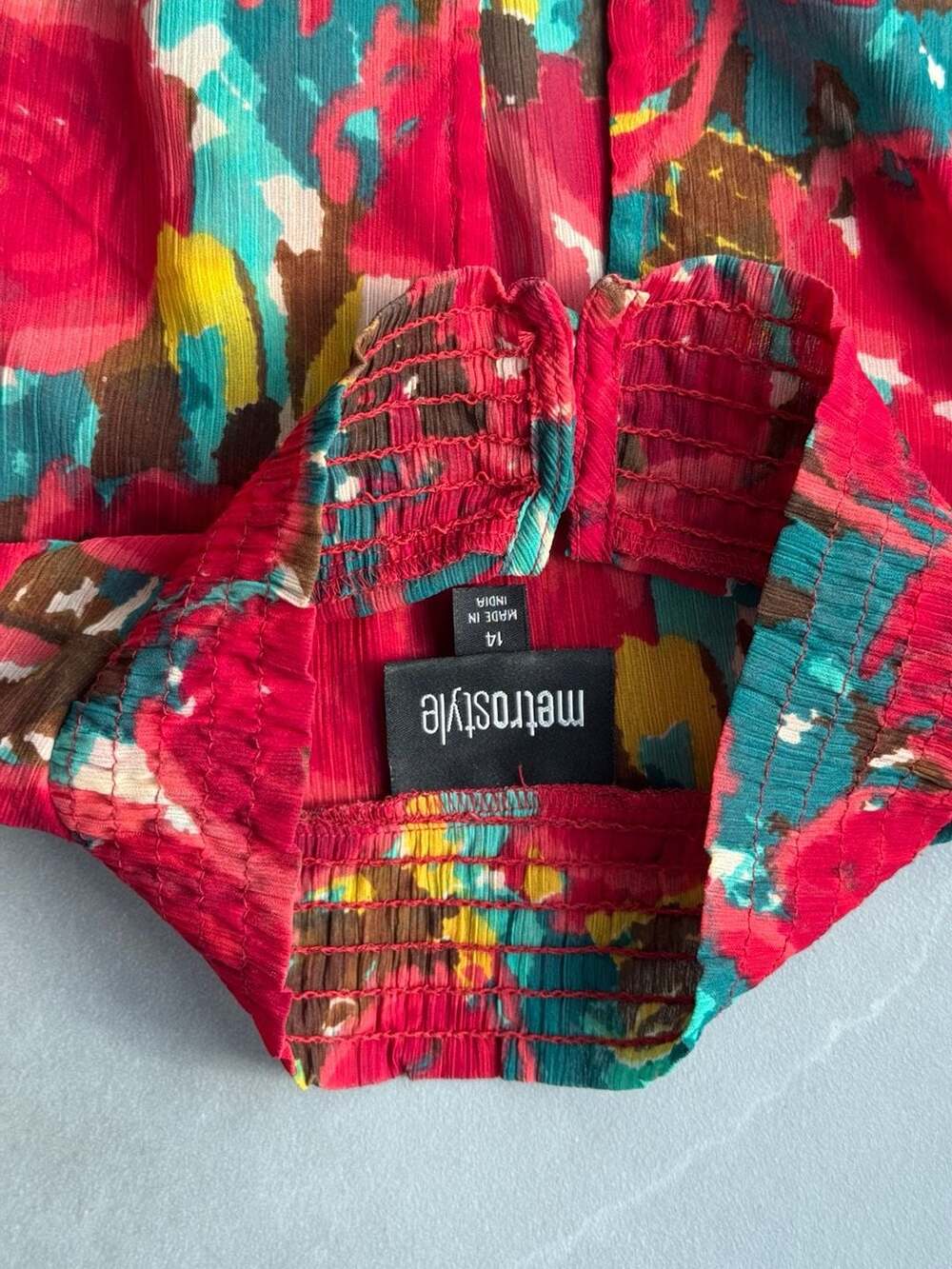 Sexy metrostyle Floral Print Mock Neck Smocked Waist Blouse Size 14 - Picture 6 of 8